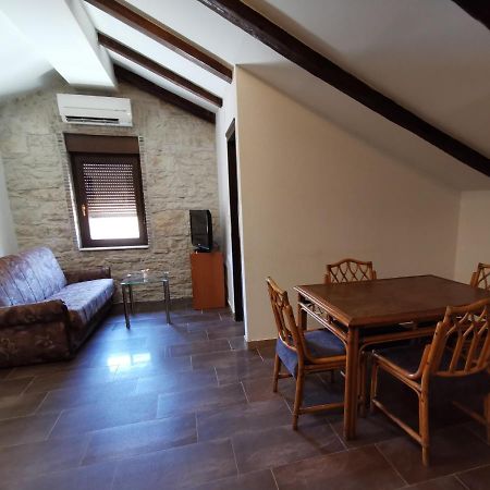 Apartment Dina Pula Exterior photo